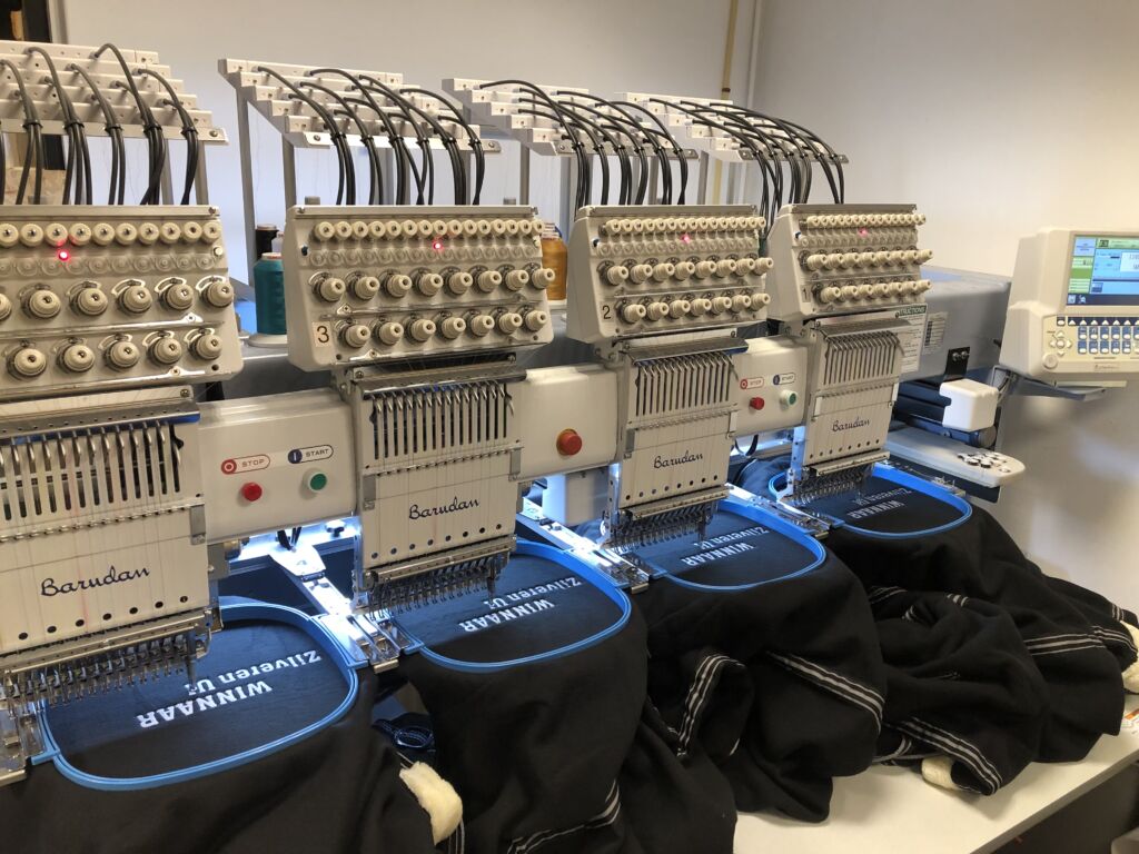 Samen Het Onderdijks - Borduurstudio Lindeboom